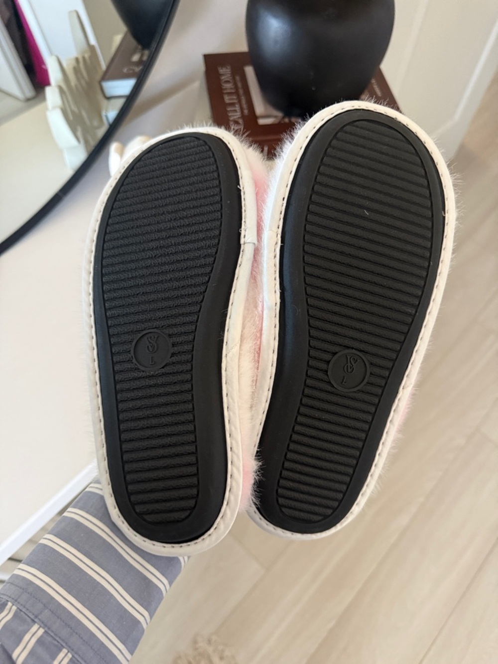 Victoria's Secret Pink and White Fuzzy Slippers with Gold Wing Patch - Picture 4 of 6